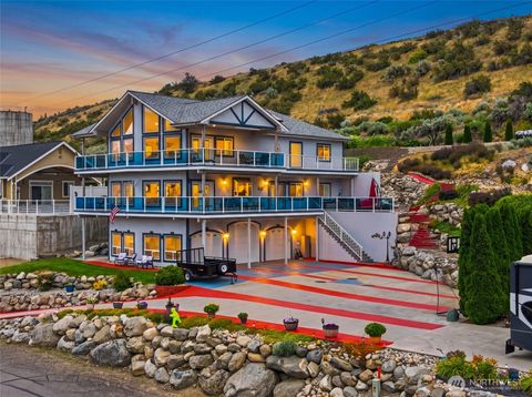 Photo of 380 Entiat Place, Orondo, WA 98843 (MLS # 2547294)