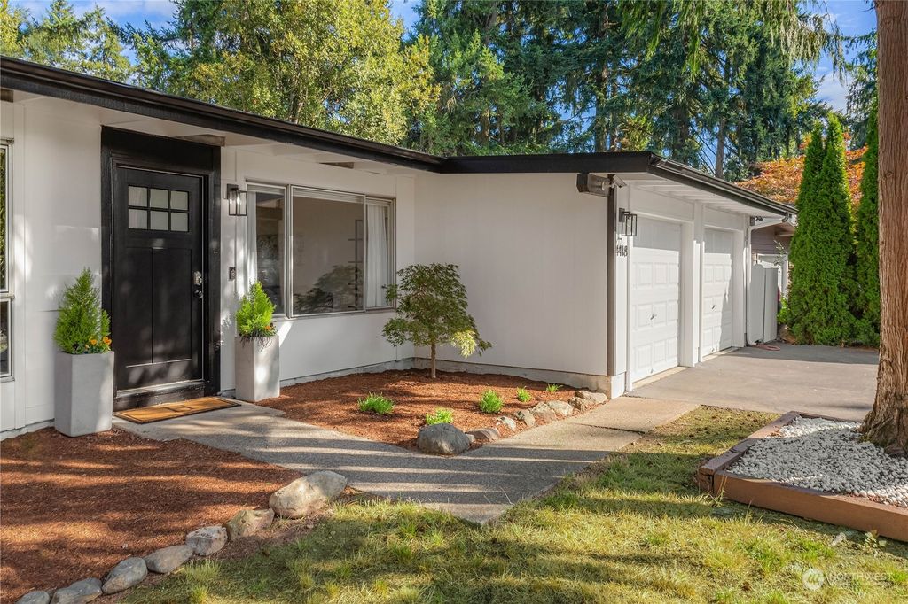 Photo of 4418 NE 18th Court, Renton, WA 98059 (MLS # 2159194)
