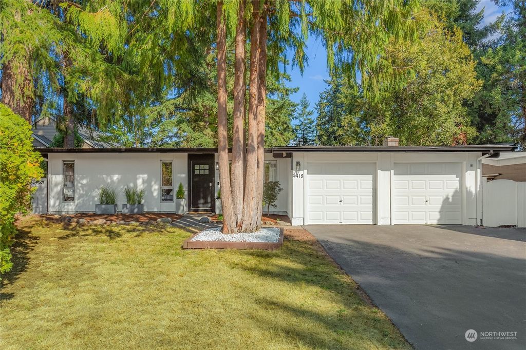 Photo of 4418 NE 18th Court, Renton, WA 98059 (MLS # 2159194)