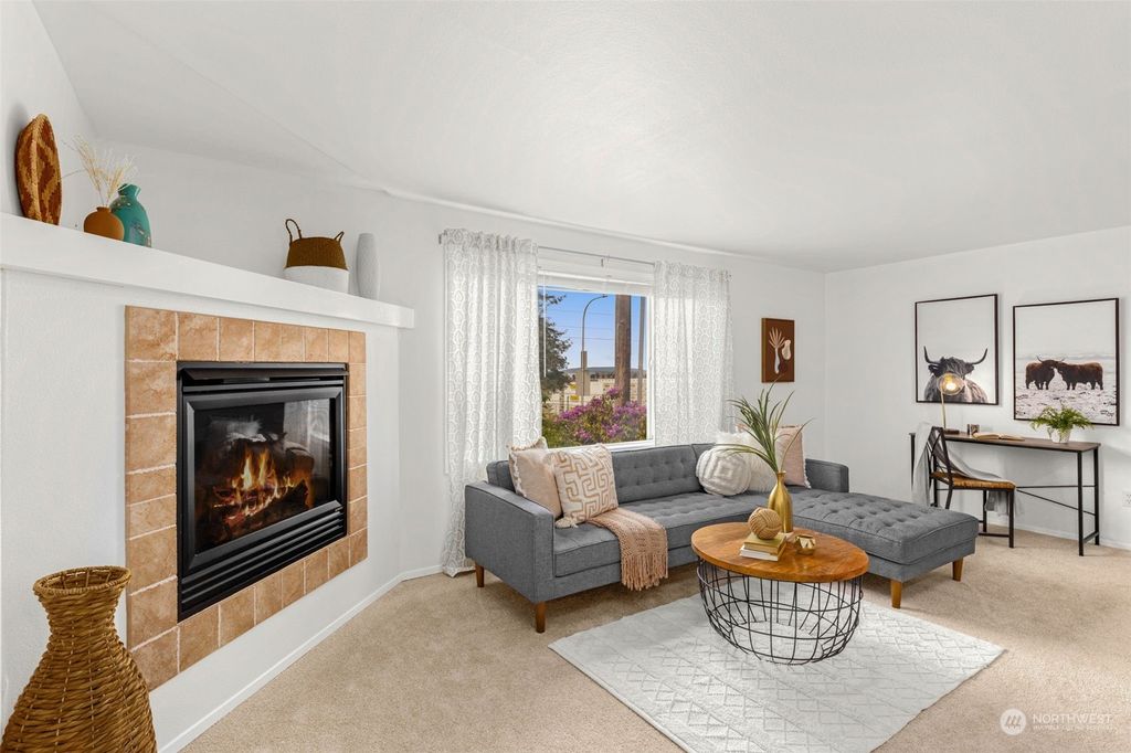Photo of 2609 W Marine View Drive #4, Everett, WA 98201 (MLS # 2241845)