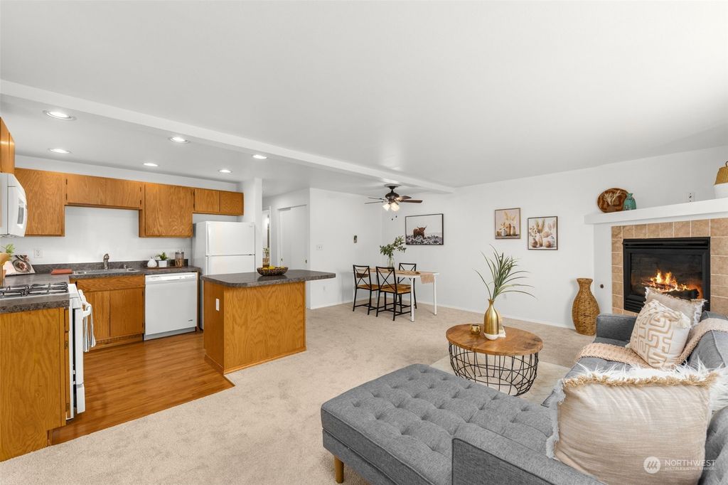 Photo of 2609 W Marine View Drive #4, Everett, WA 98201 (MLS # 2241845)