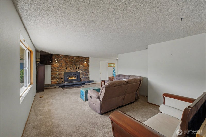 1121 Jean St SE