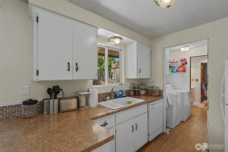 1121 Jean St SE
