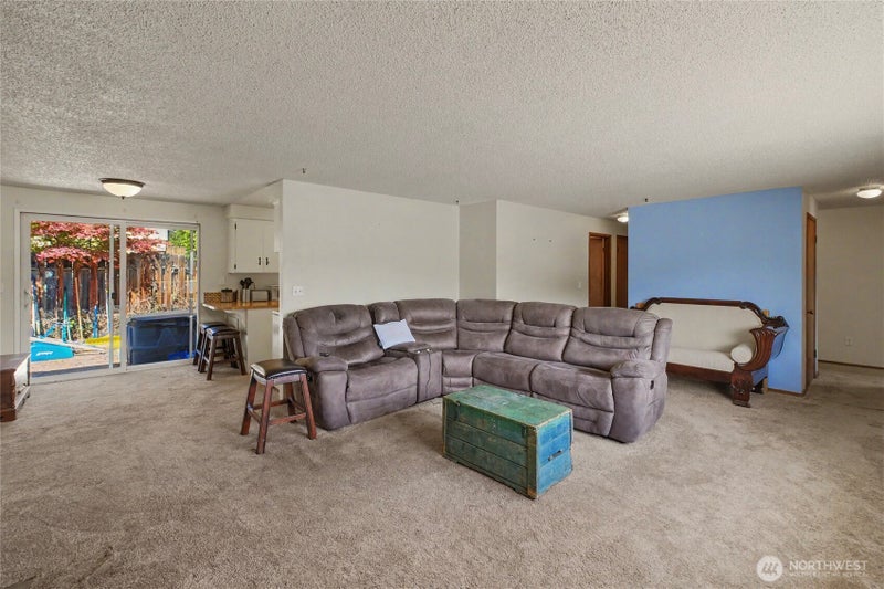 1121 Jean St SE