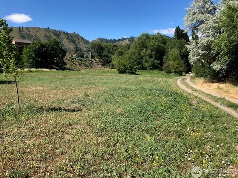 Photo of 613 Pioneer Avenue, Cashmere, WA 98815 (MLS # 2593685)