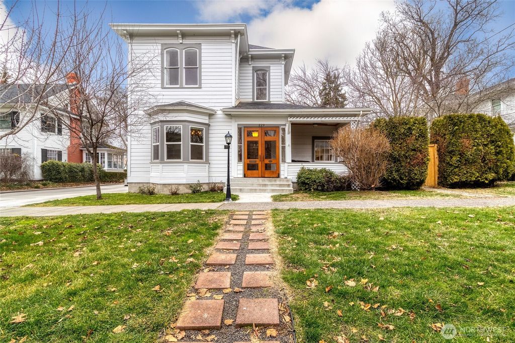 Photo of 229 Newell Street, Walla Walla, WA 99362 (MLS # 2471280)