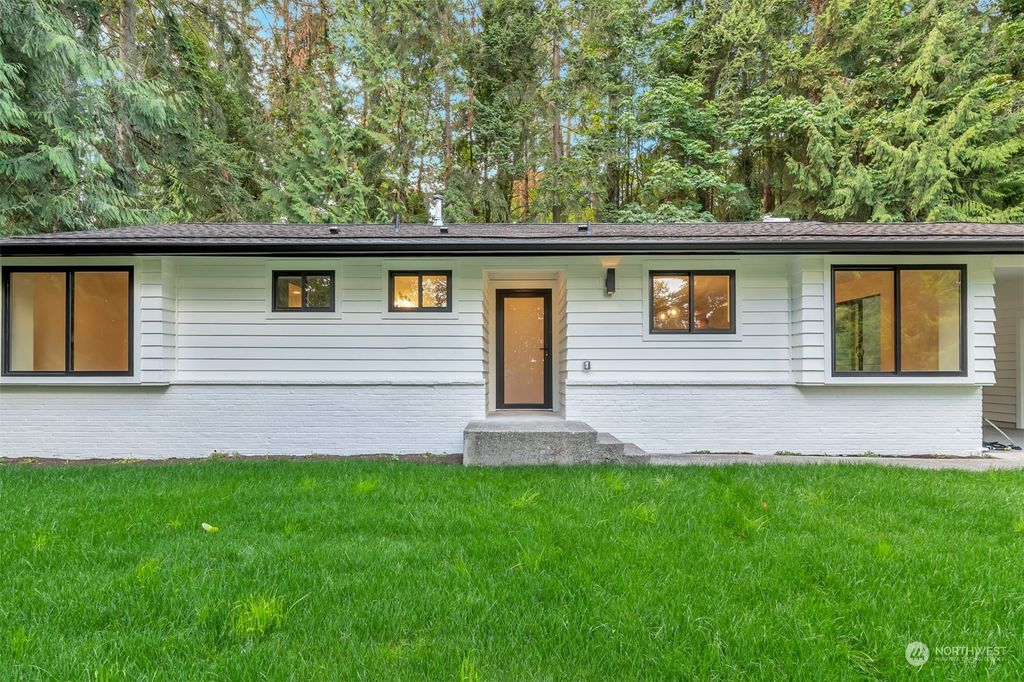 Photo of 575 Mount Fury Circle SW, Issaquah, WA 98027 (MLS # 2160108)