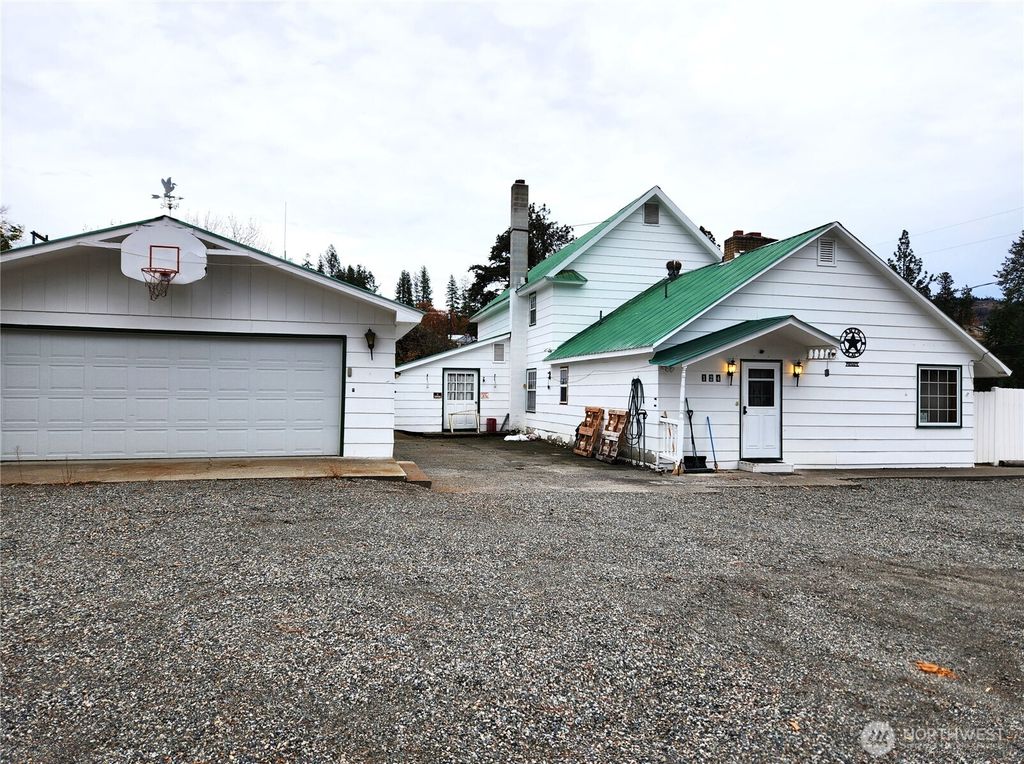 Photo of 124 W 9th St, Republic, WA 99166 (MLS # 2447059)