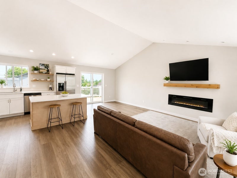 576 Saddle Rock Loop