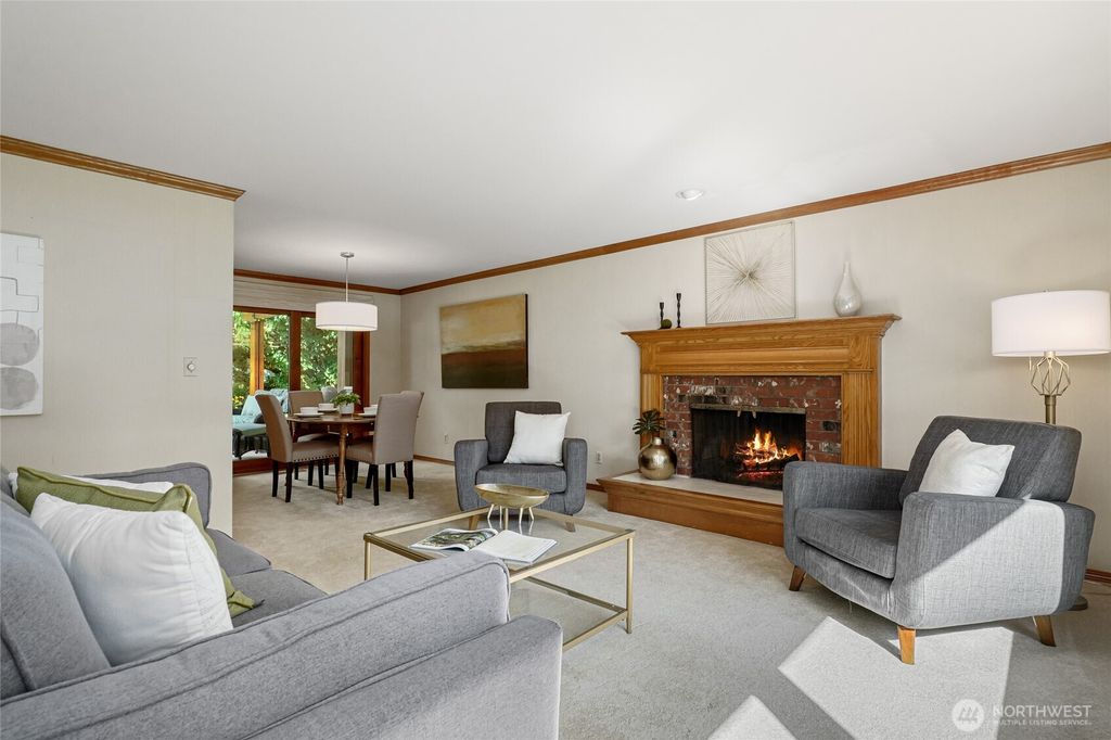 Photo of 10126 NE 116th Place, Kirkland, WA 98034 (MLS # 2438280)
