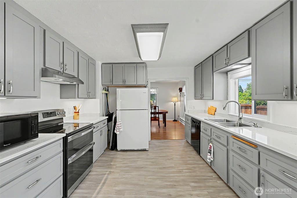 Photo of 3125 Oas Drive W, University Place, WA 98466 (MLS # 2571878)