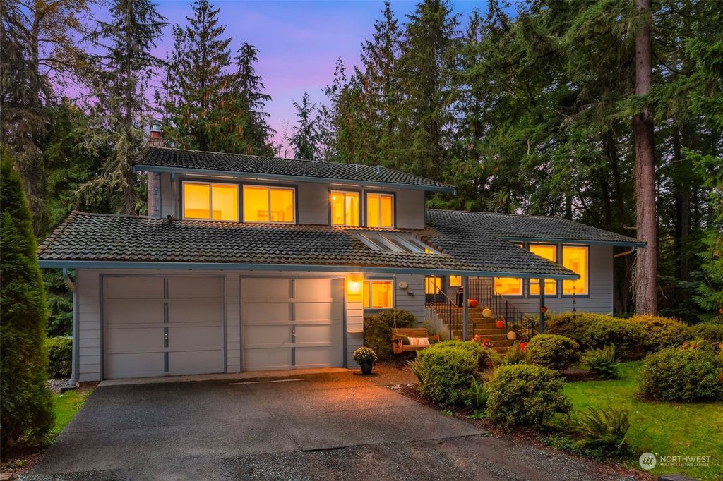 Photo of 23915 NE 43rd Street, Redmond, WA 98053 (MLS # 2299918)