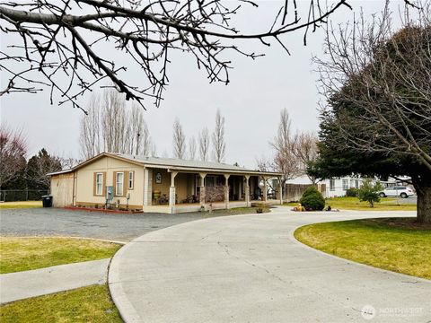 Photo of 4435 Jackie Drive NE, Moses Lake, WA 98837 (MLS # 2469821)