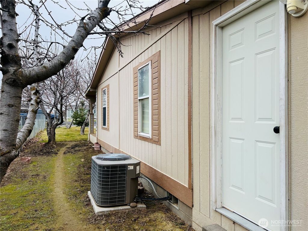 Photo of 4435 Jackie Drive NE, Moses Lake, WA 98837 (MLS # 2469821)