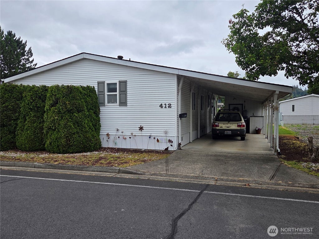 Photo of 412 Quail Lane, Longview, WA 98632 (MLS # 2556701)