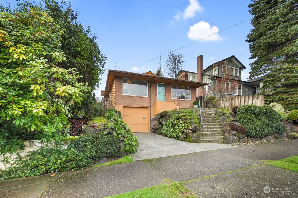 Photo of 5211 38th Avenue NE, Seattle, WA 98105 (MLS # 2189841)