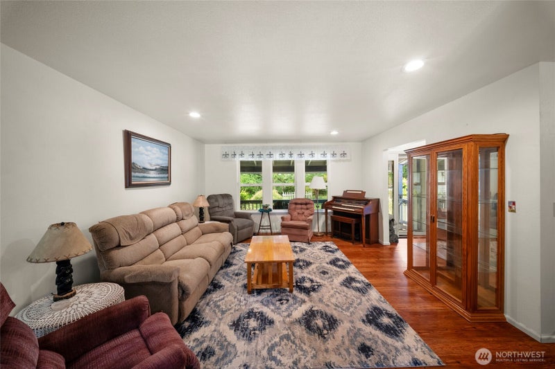 866 SE Somers Drive