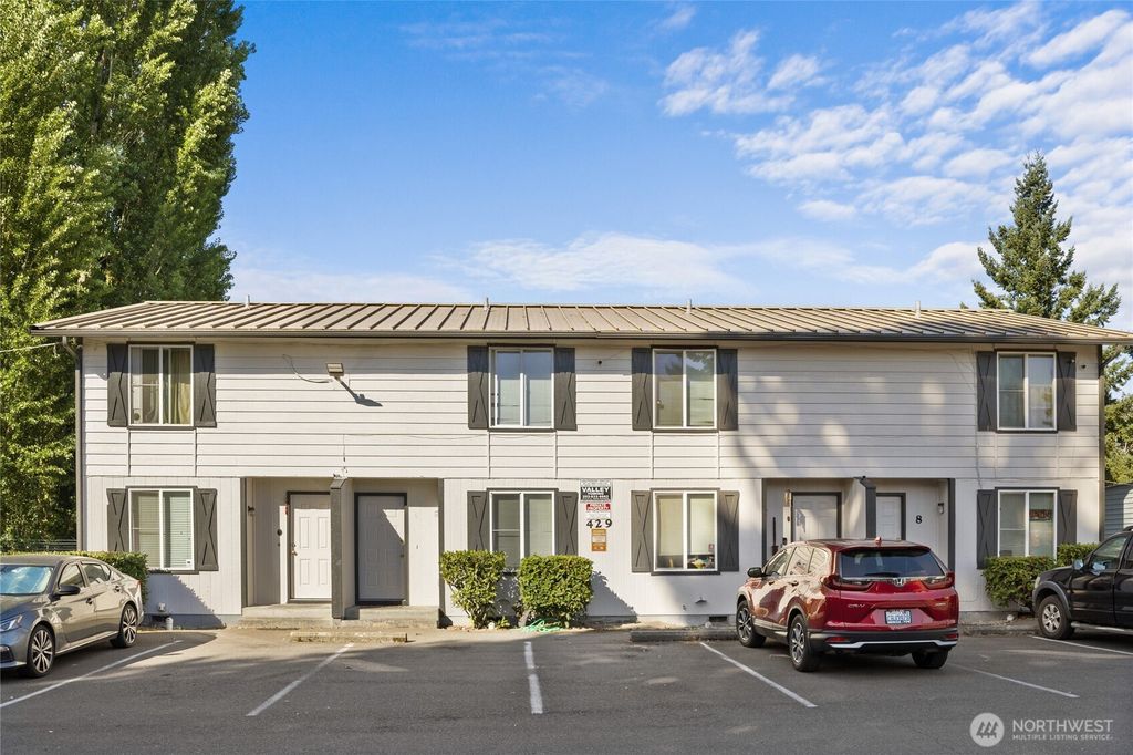 Photo of 429 37th Street SE, Auburn, WA 98002 (MLS # 2436608)