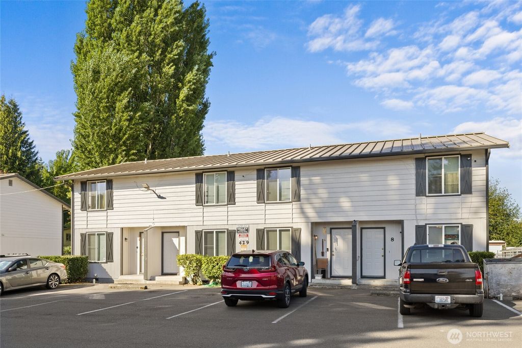 Photo of 429 37th Street SE, Auburn, WA 98002 (MLS # 2436608)