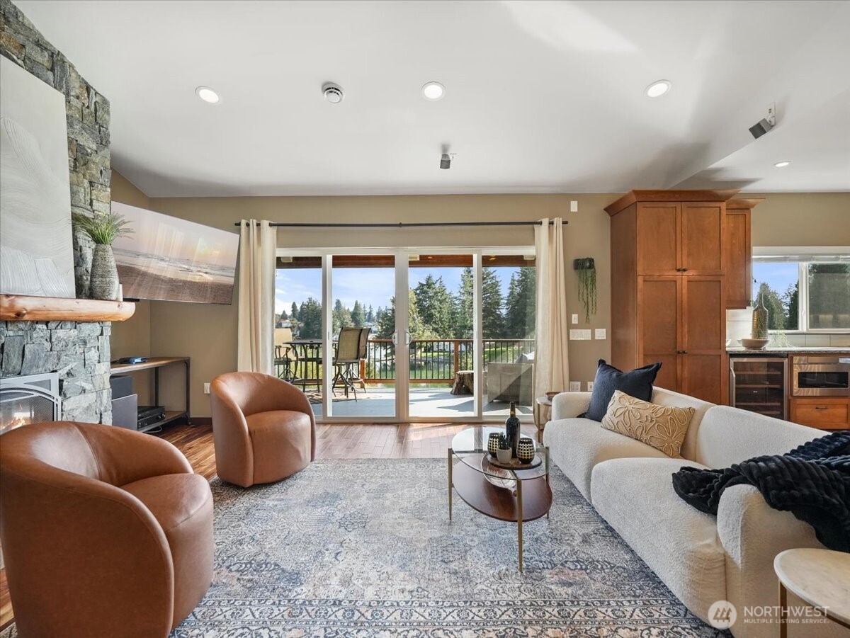 3231 Deer Island Drive E