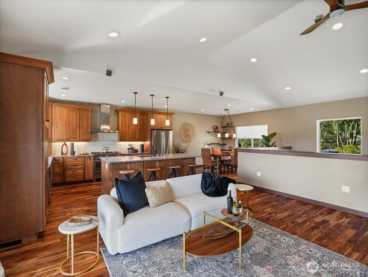 3231 Deer Island Drive E