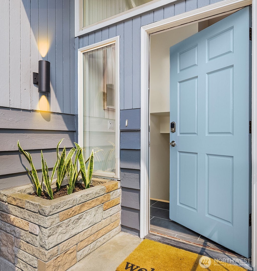 Photo of 12324 11th Avenue NE, Seattle, WA 98125 (MLS # 2576025)