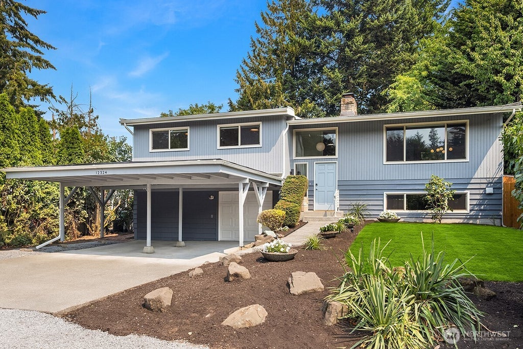 Photo of 12324 11th Avenue NE, Seattle, WA 98125 (MLS # 2576025)