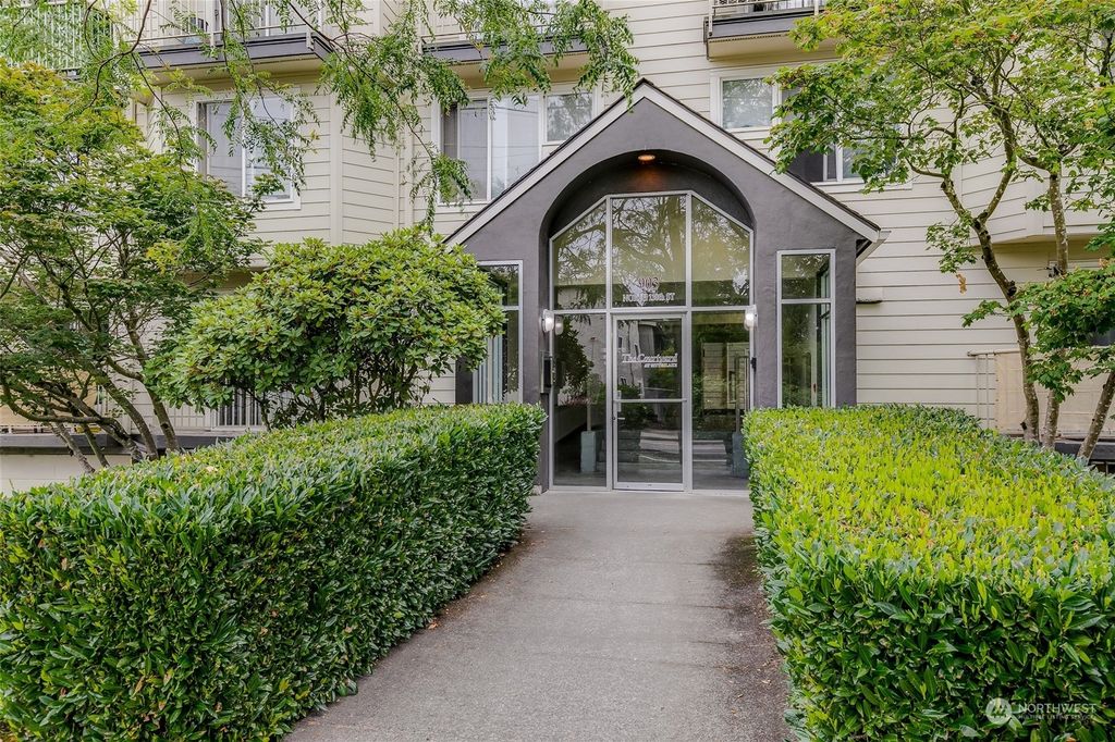 Photo of 903 N 130th Street #116, Seattle, WA 98133 (MLS # 2329274)
