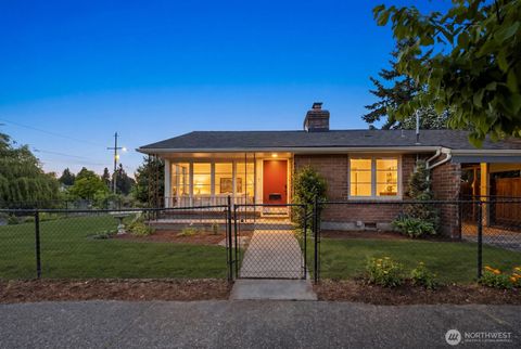 Photo of 7904 39th Avenue SW, Seattle, WA 98136 (MLS # 2521903)