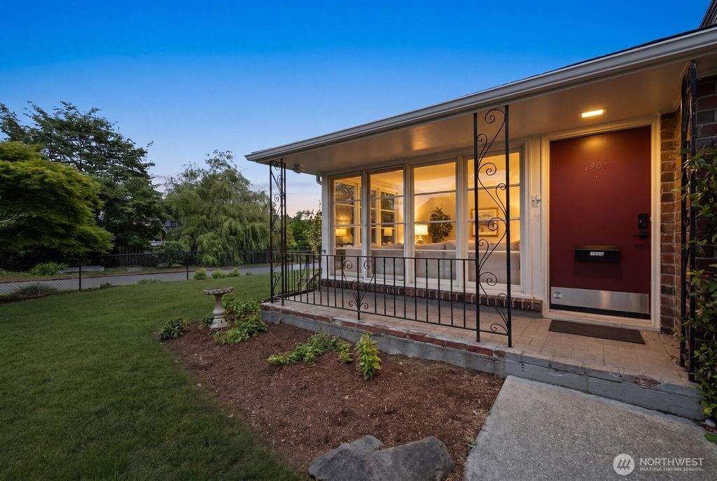 Photo of 7904 39th Avenue SW, Seattle, WA 98136 (MLS # 2521903)