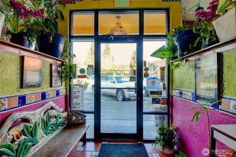 Photo of 624 E Fairhaven Avenue, Burlington, WA 98233 (MLS # 2338693)