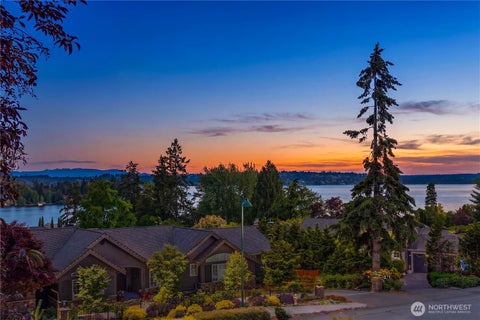 Photo of 4218 92nd Avenue NE, Yarrow Point, WA 98004 (MLS # 2535183)