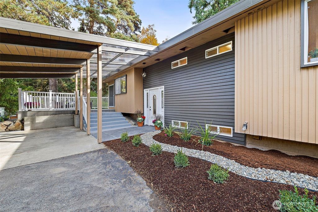 Photo of 16559 SE 45th Place, Bellevue, WA 98006 (MLS # 2445608)