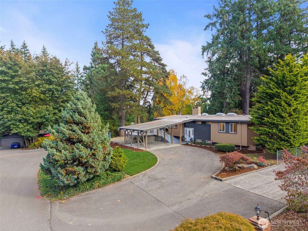 Photo of 16559 SE 45th Place, Bellevue, WA 98006 (MLS # 2445608)