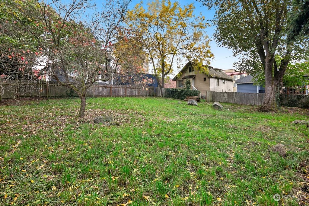 Photo of 5440 Kirkwood Place N, Seattle, WA 98103 (MLS # 2304317)