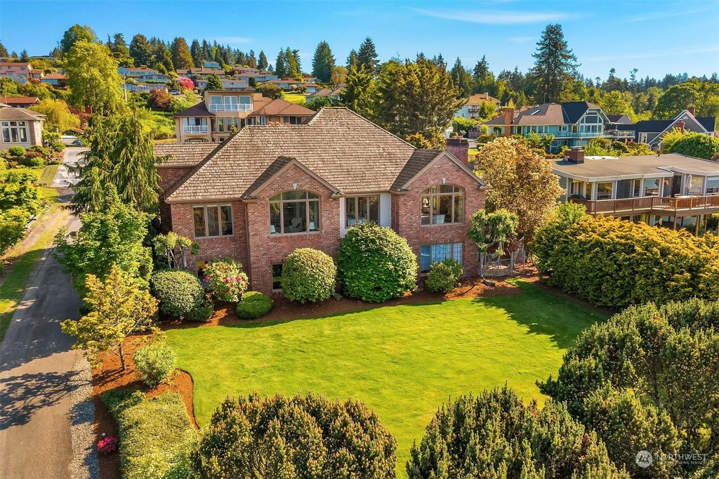 Photo of 1415 SW 296th Street, Federal Way, WA 98023 (MLS # 2125943)