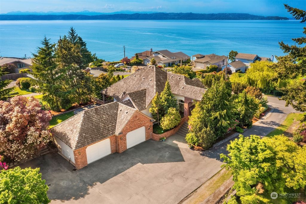 Photo of 1415 SW 296th Street, Federal Way, WA 98023 (MLS # 2125943)