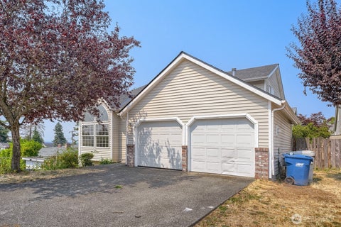 Photo of 17809 112th Avenue SE, Renton, WA 98055 (MLS # 2556662)
