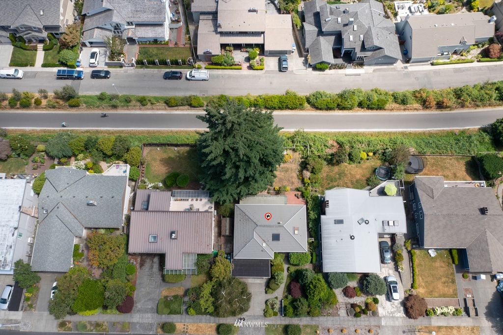 Photo of 16214 41st Avenue NE, Lake Forest Park, WA 98155 (MLS # 1974228)