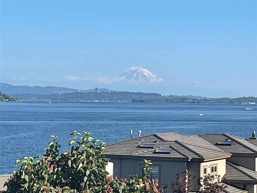 Photo of 16214 41st Avenue NE, Lake Forest Park, WA 98155 (MLS # 1974228)