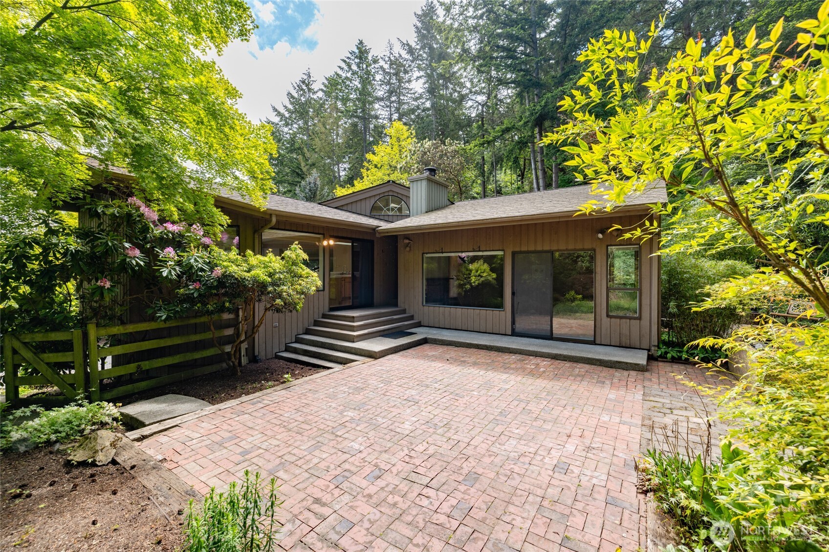887 Shoshone Drive