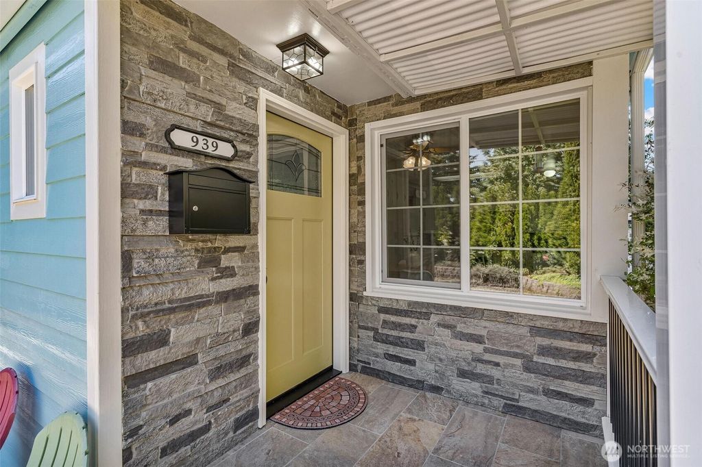 Photo of 939 N 88th st St, Seattle, WA 98103 (MLS # 2407709)