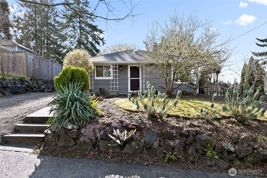 Photo of 615 SW 106th Street, Seattle, WA 98146 (MLS # 2333245)