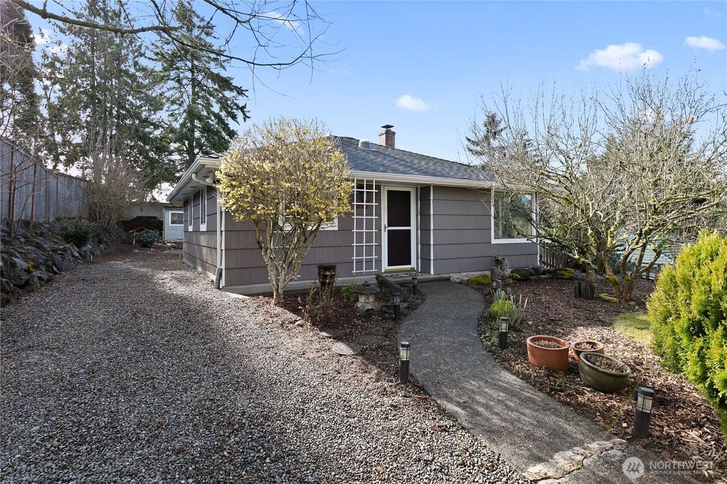 Photo of 615 SW 106th Street, Seattle, WA 98146 (MLS # 2333245)