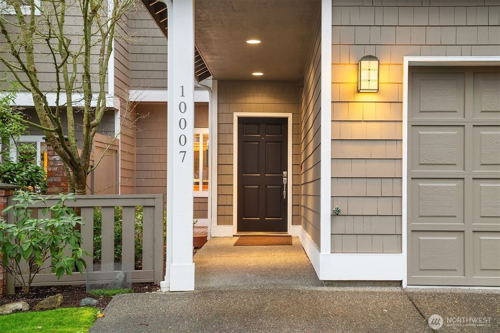 Photo of 10007 NE 37th Court, Kirkland, WA 98033 (MLS # 2489301)