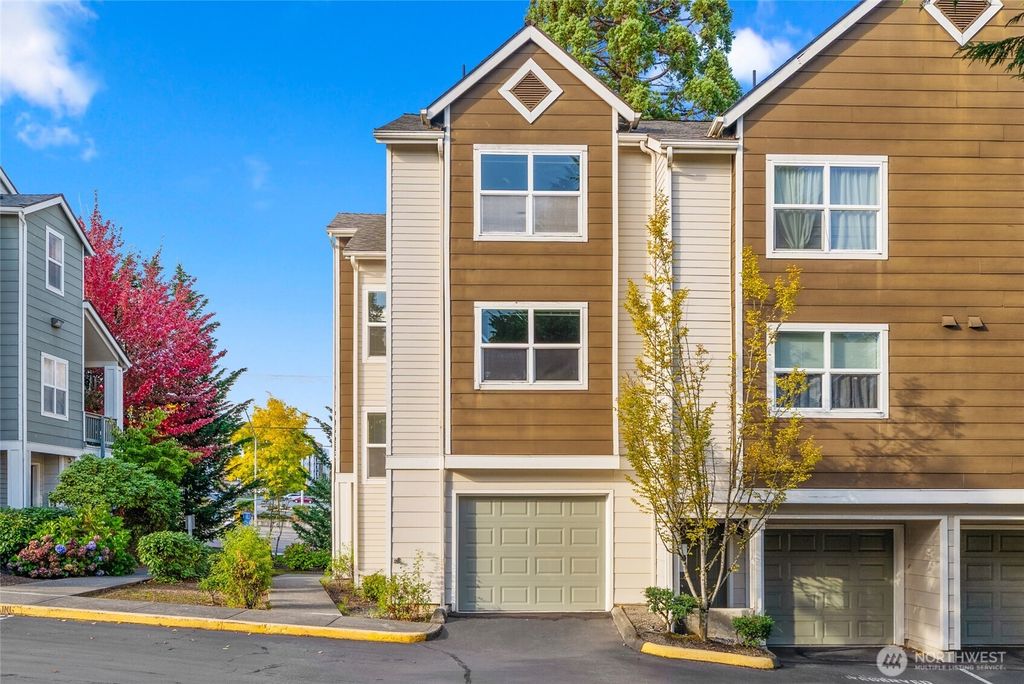 Photo of 3116 164th Street #301, Lynnwood, WA 98087 (MLS # 2441131)
