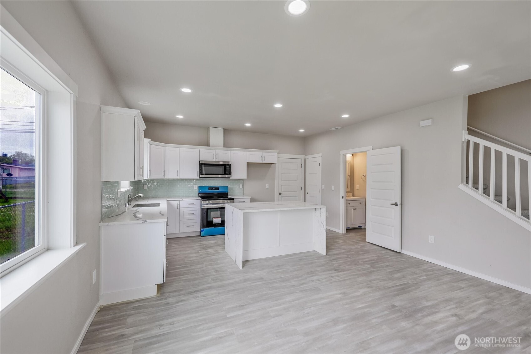 934 E 61st