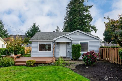 2723 Locust Avenue W University Place WA 98466