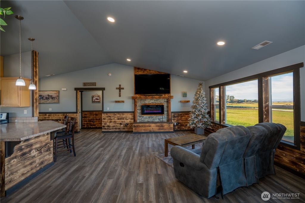 Photo of 10881 Upper Badger Pocket Rd Rd, Ellensburg, WA 98926 (MLS # 2461418)