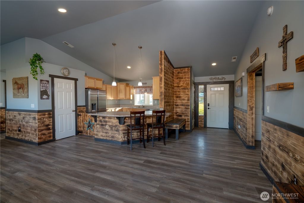 Photo of 10881 Upper Badger Pocket Rd Rd, Ellensburg, WA 98926 (MLS # 2461418)